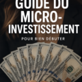 Femme utilisant une application de micro-investissement sur son téléphone