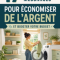 Femme souriante examinant son budget financier
