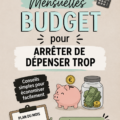 Femme souriante qui note ses dépenses pour un budget mensuel.