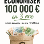 Femme souriante examinant ses finances pour économiser 100 000 €