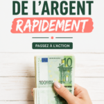 Femme souriante travaillant sur son ordinateur à domicile pour gagner de l'argent.