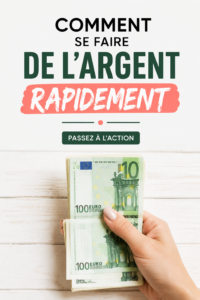 Femme souriante travaillant sur son ordinateur à domicile pour gagner de l'argent.