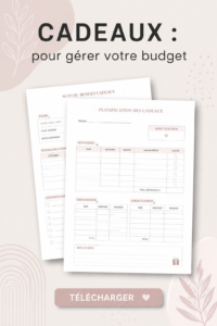Femme examinant des options de cadeaux tout en planifiant son budget