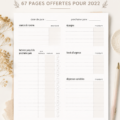 Femme écrivant sur un planner budget minimaliste sur une table en bois