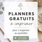 Image de planners gratuits à imprimer sur une table,idéaux pour organiser votre quotidien.