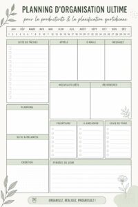 Femme utilisant un planner pour organiser sa journée à la maison