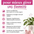 Femme souriante consultant un tableau de finances personnelles