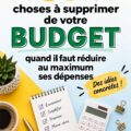 Femme en train de revoir son budget avec un ordinateur et des documents financiers.