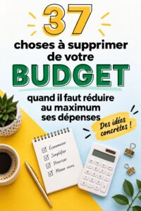 Femme en train de revoir son budget avec un ordinateur et des documents financiers.