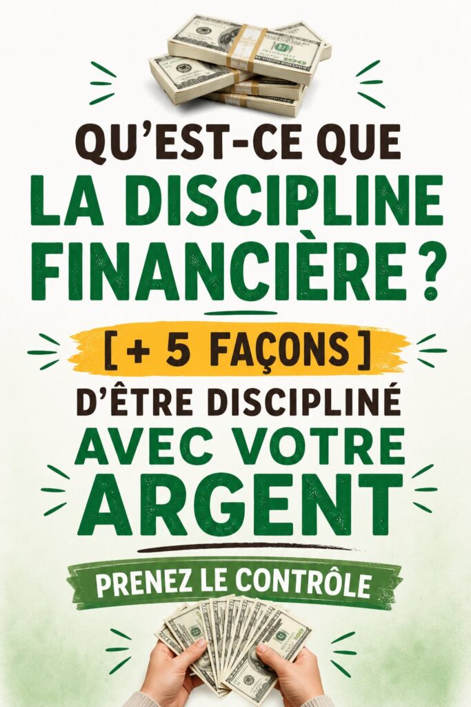 Femme souriante avec un carnet de budget pour gérer sa discipline financière