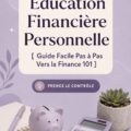 Femme examinant ses finances personnelles avec un ordinateur et un carnet